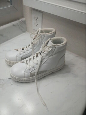 Berness Girl's Tennis shoes White size 6